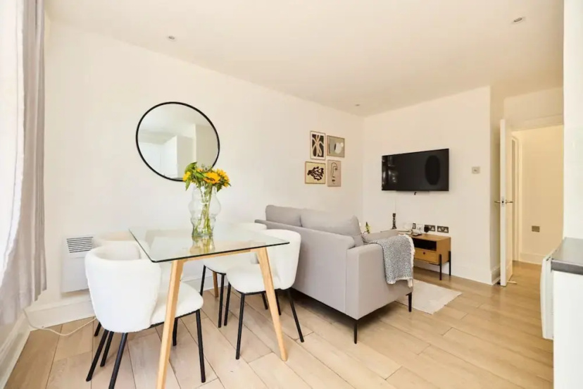 The Streatham Crib - Bright 2bdr Flat — отель в Лондоне, Соединенное Королевство