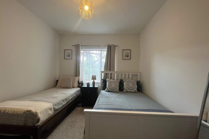 Inviting & Spacious 3BD Flat - Shadwell — отель с удобным расположением в Лондоне