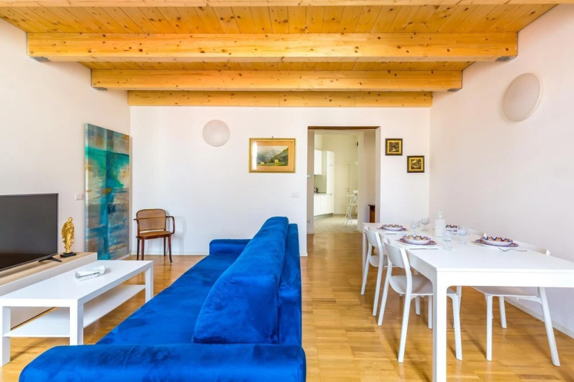 Nova Stylish House in Center — отель с удобным расположением в Неаполе