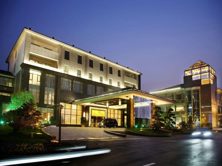 Royal Tulip Hotel Zhujiajiao Shanghai — забронировать отель в Шанхае