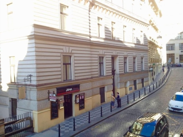 Central Apt with Netflix subscription — отель в Праге, Чешская Республика