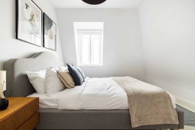 The St Johns Wood Classic - Snazzy 2bdr Flat — забронировать отель в Лондоне