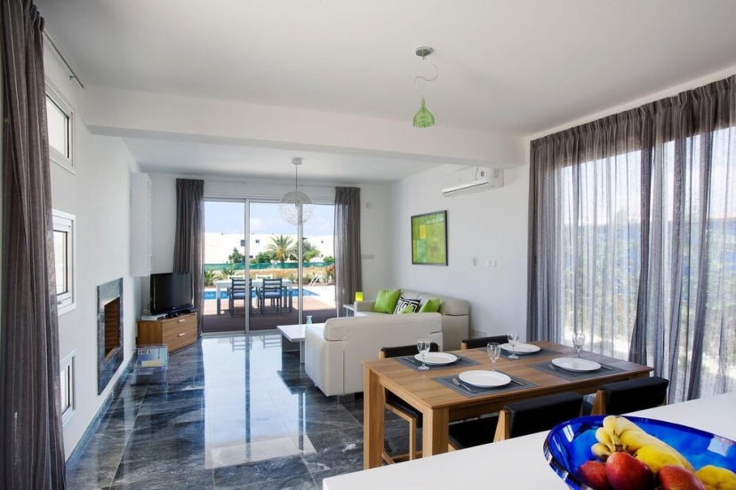 Paradise Cove Luxurious Beach Villas Turquoise 2 Bedroom Villa — отель с удобствами в Пафос