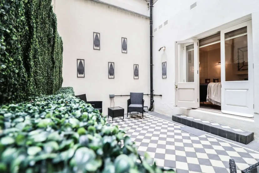 Beautiful Kensington Garden Apartment — отель с удобствами в Лондоне