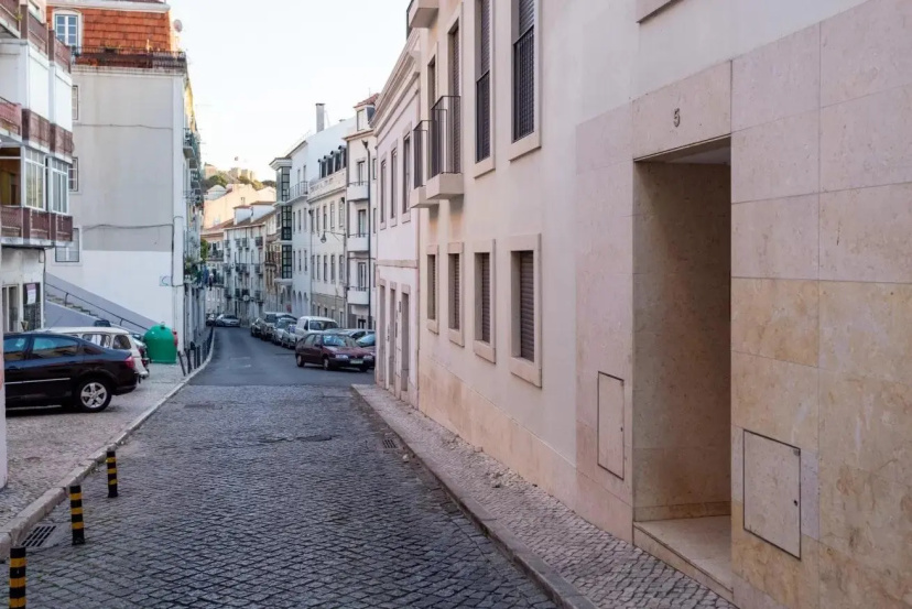 Цены на ALTIDO 2-BR Flat w/Garage near Castelo de S. Jorge в Лиссабоне