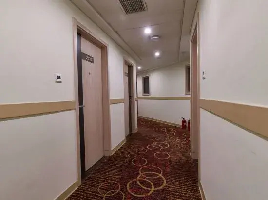 Сравните цены на Xixili Hotel - Beijing West Station Store в Пекине