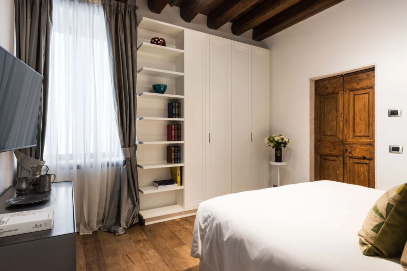 Цены на Palazzo delle Pietre Luxury Apartments в Риме
