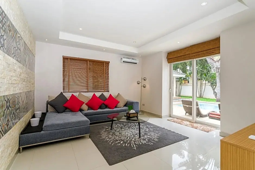 Luxury Pool Villa 44 3BR 6-8 persons — отель с удобствами в Паттайе