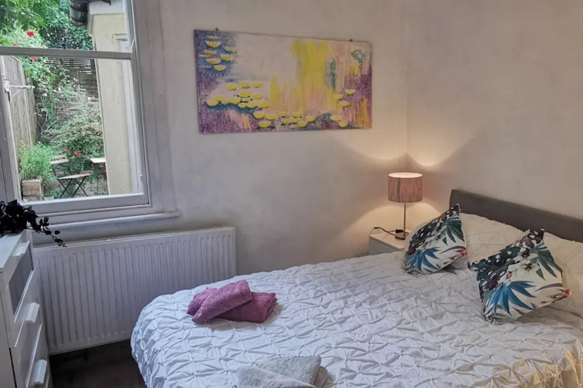 1 Bed Victorian Flat Sleeps 4 - Garden & Patio — комфортный отель в Лондоне