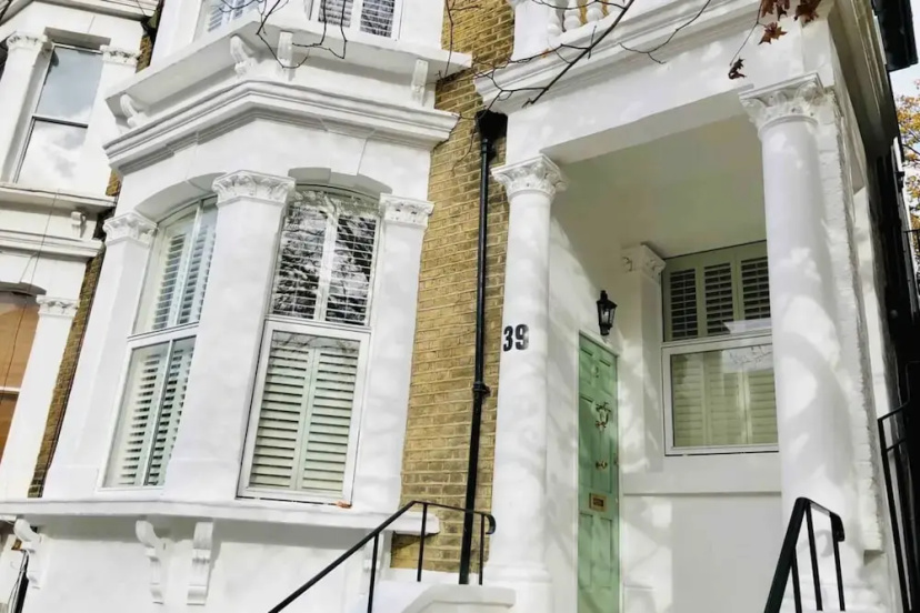 Luxury Victorian 2 Bedroom Apartment Near Tube — комфортный отель в Лондоне