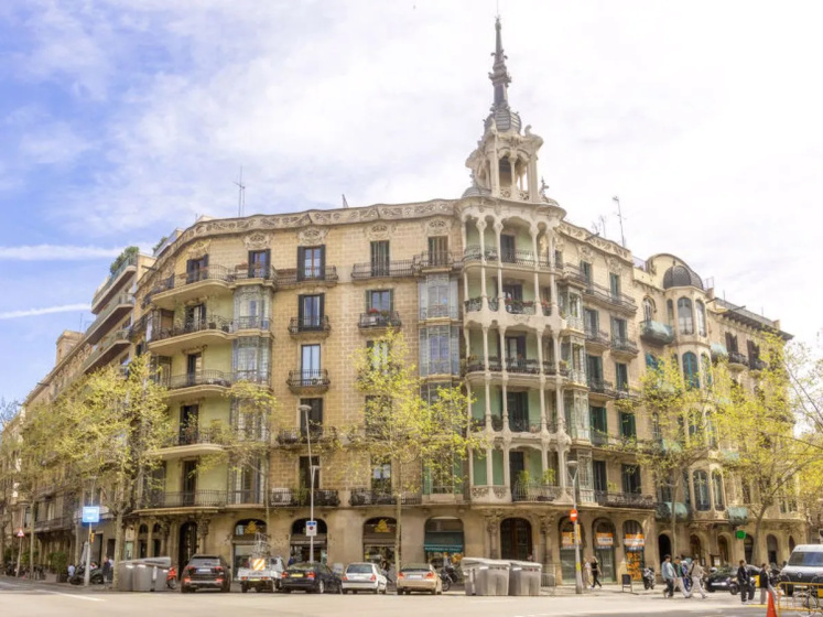 Eix.Dret:Roger de LLuria/Valencia — отель с удобным расположением в Барселоне