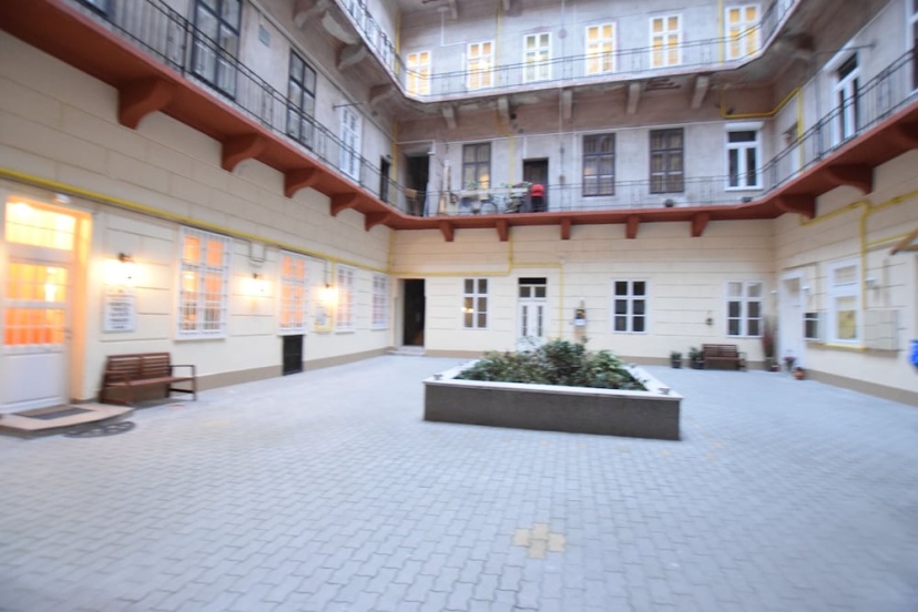 Budget Apartment by Hi5 - József Attila 10. — отель с удобствами в Будапеште