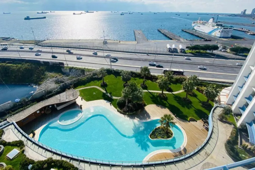 Luxury 2 Room Suite Apartment With Seaview In Center — комфортный отель в Стамбуле