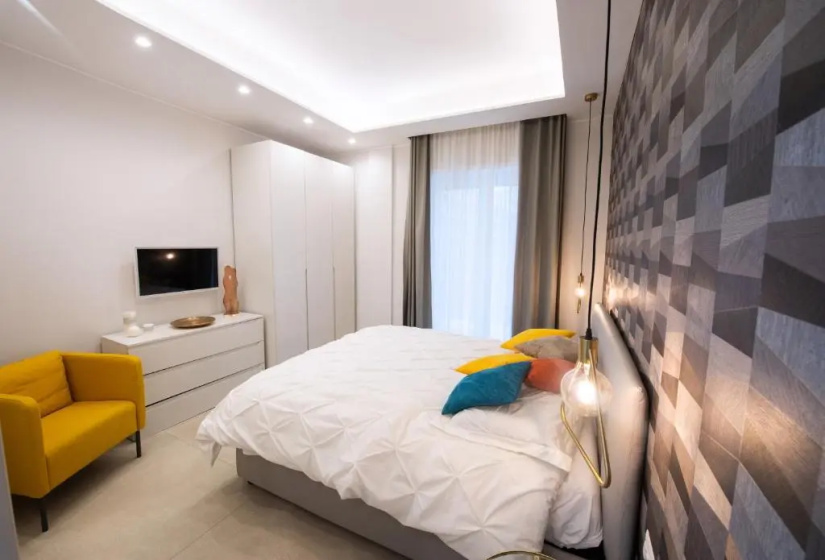 Цены на Napoli City Center - Appartamenti e Camere в Неаполе