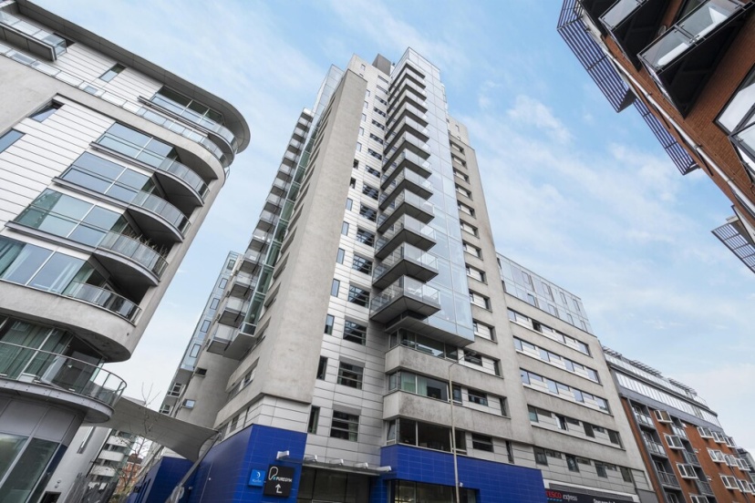 Borough Flat With City Views by Underthedoormat — отель с удобствами в Лондоне