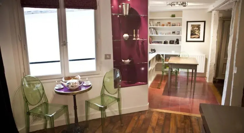 Luxurious apartment, near Louvre at the heart of Paris — комфортный отель в Париже