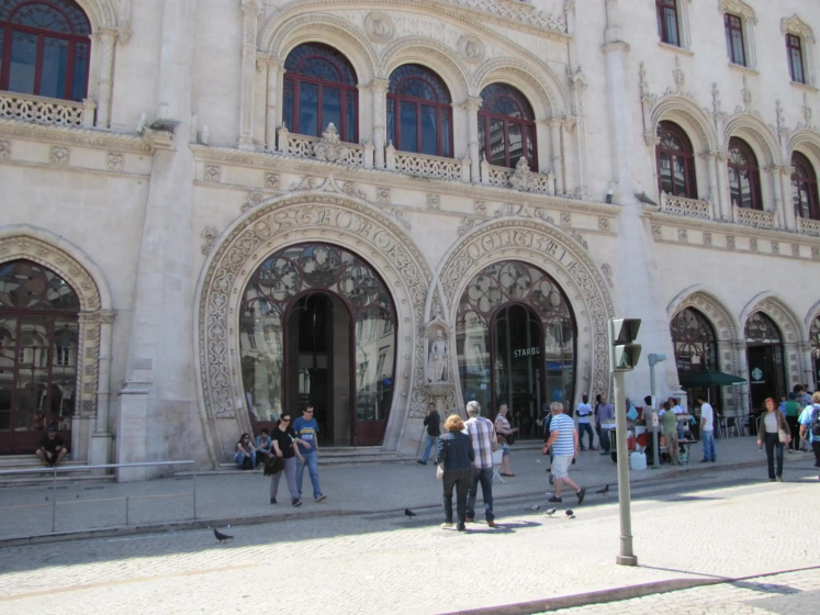 Remodeled Historic Apartment in Bairro Alto — комфортный отель в Лиссабоне