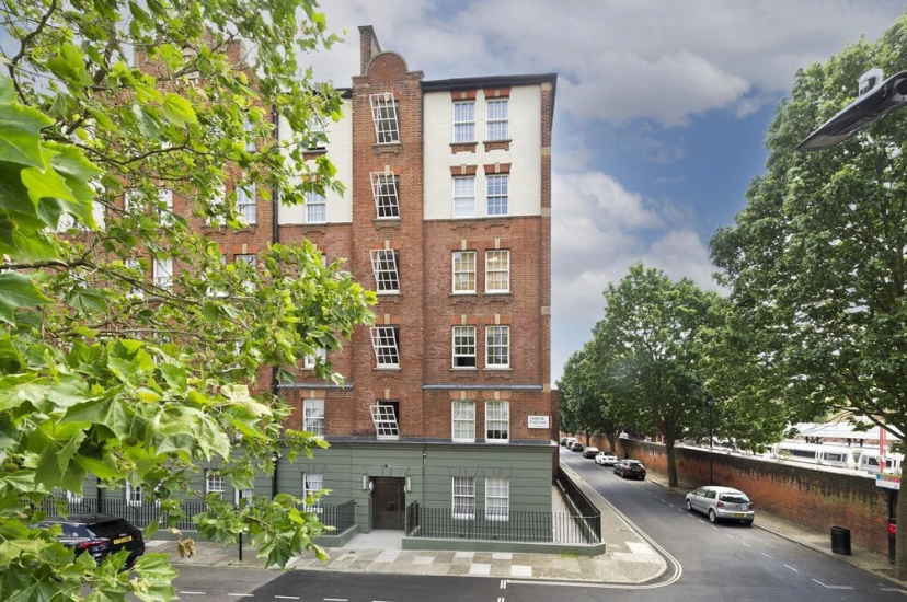 Fabulous Three Bedroom Flat Near Marylebone by Underthedoormat — комфортный отель в Лондоне