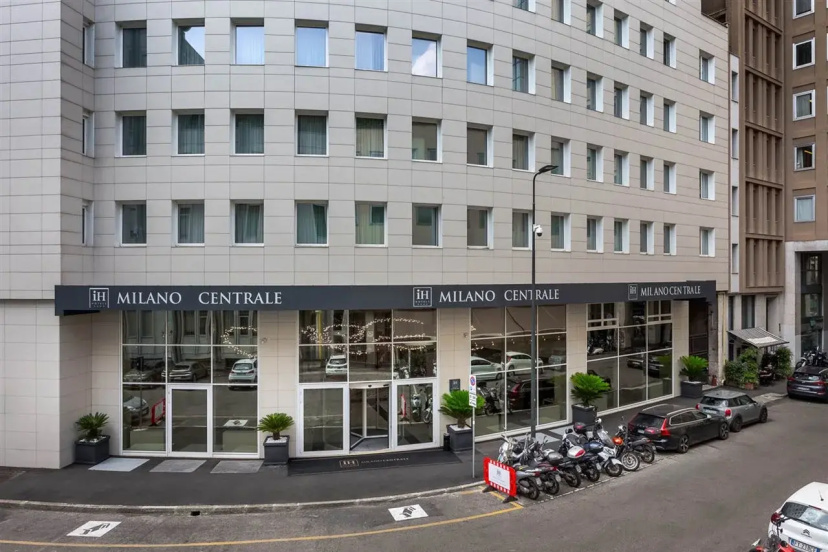 IH Hotels Milano Centrale — отель с удобствами в Милане