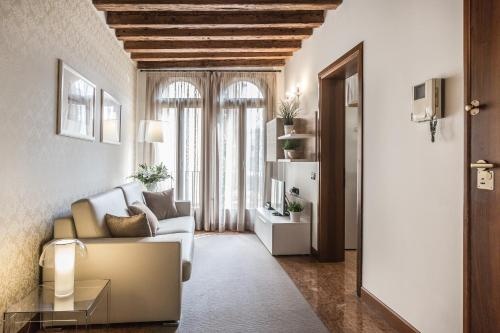 Ca' Del Monastero 5 Collection Cosy Apartment for 4 Guests 1 — отель в Венеции, Италия