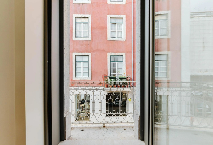 Цены на NEW Luxury 2 BDR apartment downtown! в Лиссабоне
