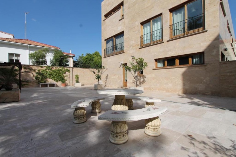 Apartamentos Villablino Arturo Soria — комфортный отель в Мадриде