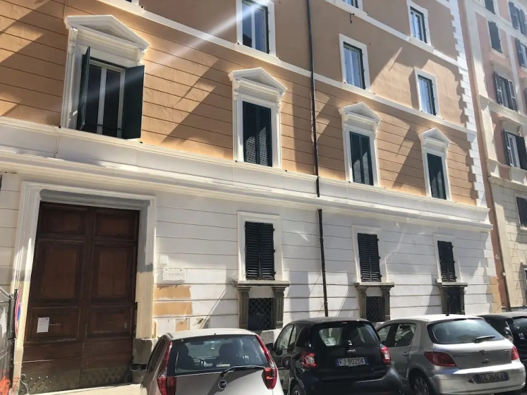 Cavour Suites Guest House — отель с удобствами в Риме