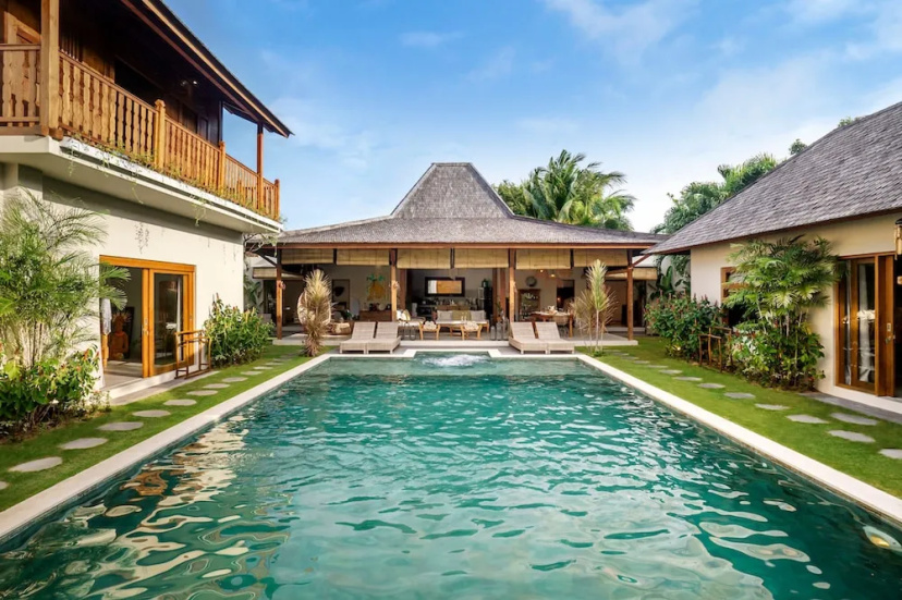 Villa Nabi by Alfred in Bali - New Family 5BR Villa Next to Seminyak Beach 2 — отель в Кута, Индонезия