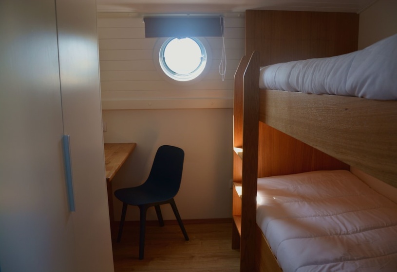 Tagus Marina - Houseboat — забронировать отель в Лиссабоне