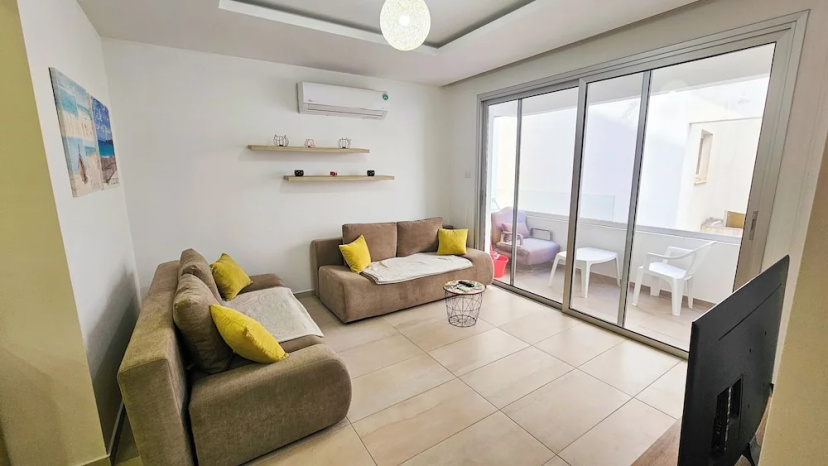 Seaside Comfort Residence — забронировать отель в Ларнака