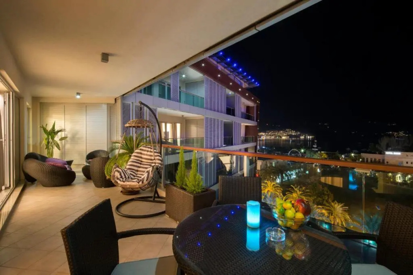 Premier LUX apartment — отель с удобным расположением в Будва