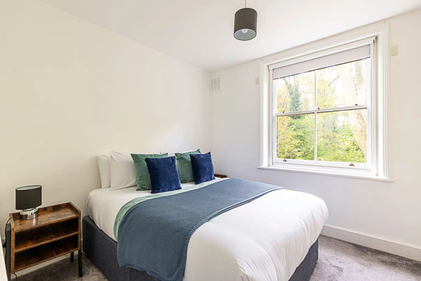 Цены на Stylish Hideaway Flat at Milton Park Highgate в Лондоне