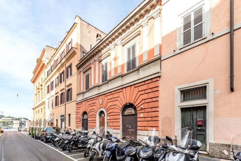 Цены на Lovely Apartment Ground Floor Colosseo up 4 Prs ! в Риме