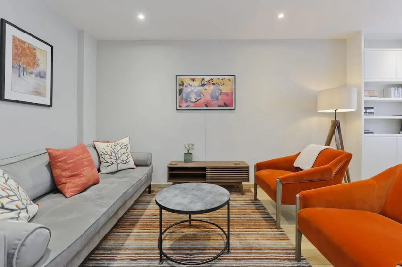 Sweet Marble Arch 2 Bedroom Mews House — забронировать отель в Лондоне