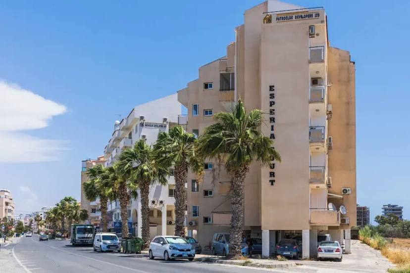 Olympus Stylish 2-BR Apt in Larnaca — комфортный отель в Ларнака