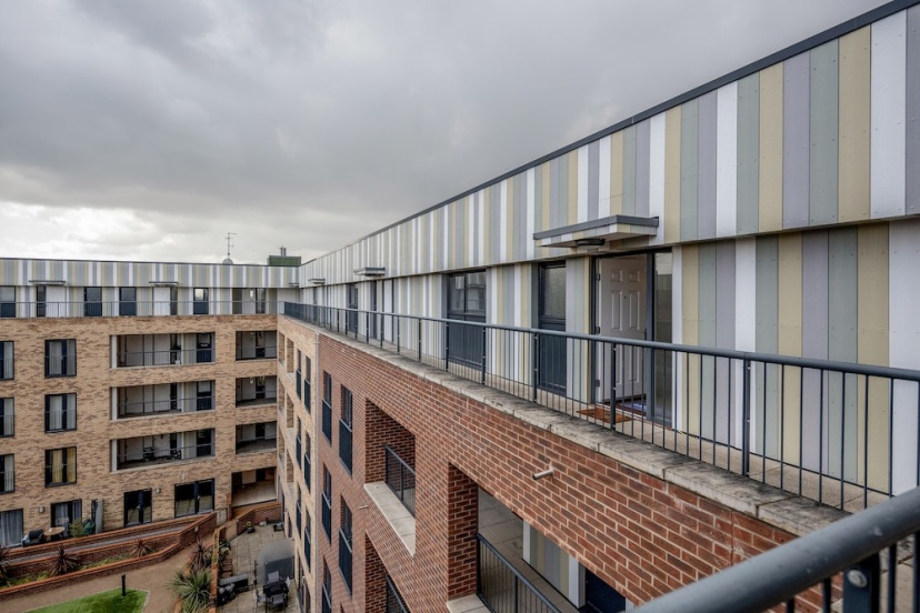 Impeccable 2-bed Apartment in Romford — забронировать отель в Лондоне