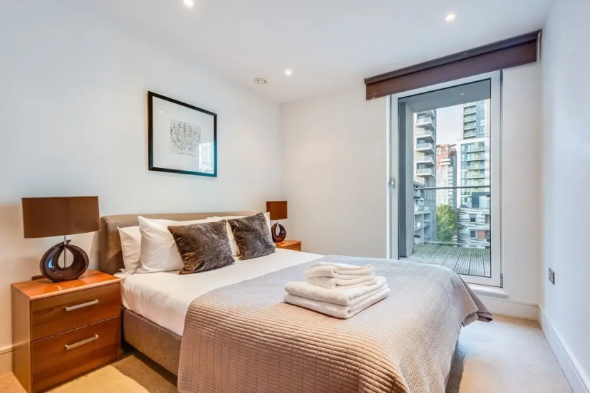 Two Bedroom Apartment in Canary Wharf — забронировать отель в Лондоне