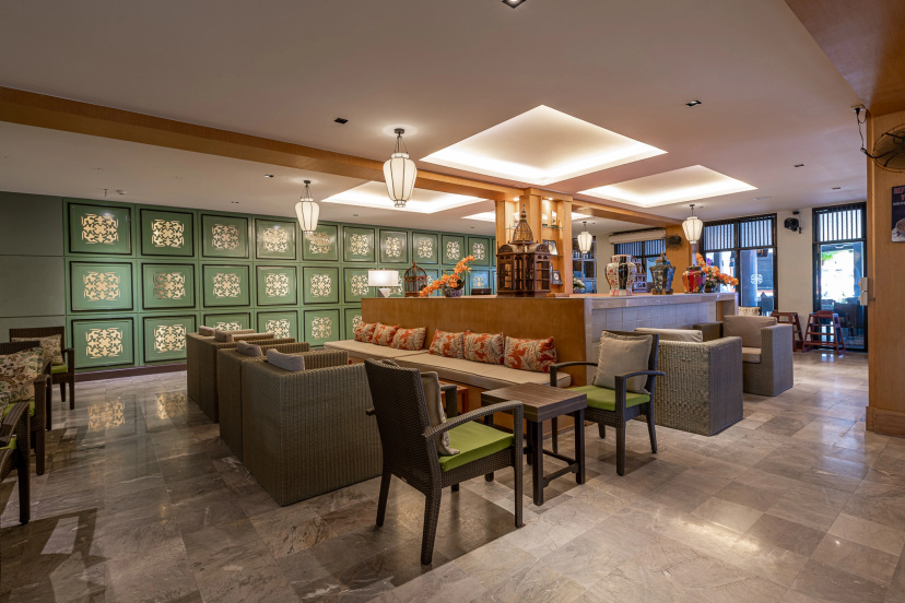 Sawaddi Patong Resort & Spa by Tolani — отель в Патонг для семейного отдыха