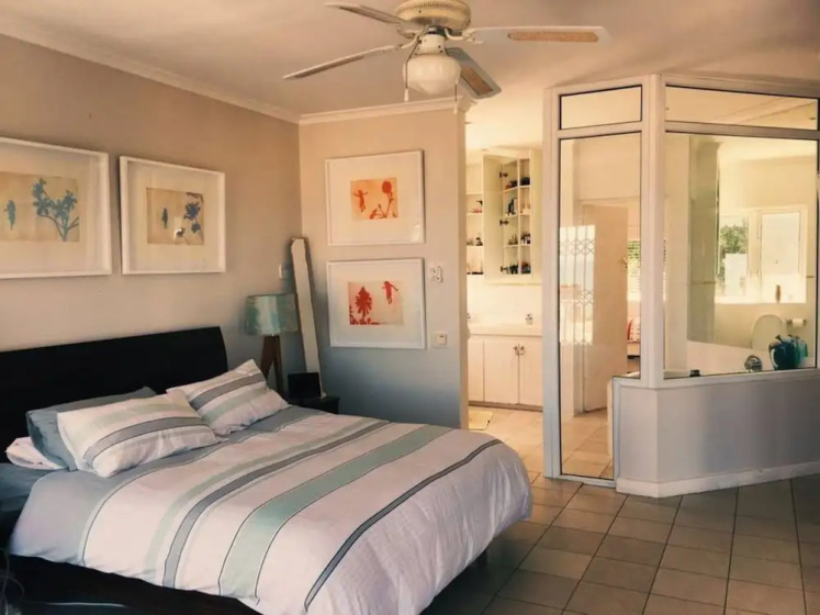 3 Bedrooms Villa in Camps Bay With Ocean Views — отель с удобствами в Кейптауне