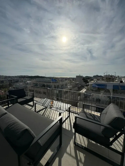 Skyfall Penthouse with Acropolis View — отель с удобствами в Афины