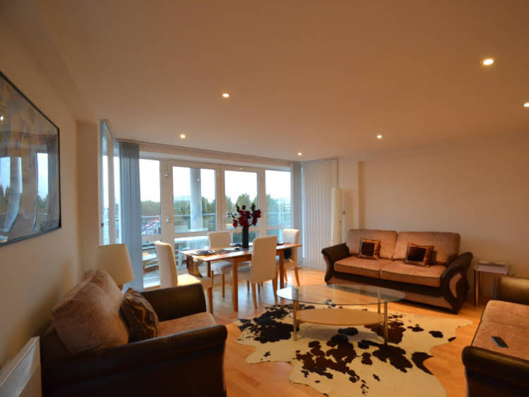 Millhouse-Chiswick 560 Serviced Apartment — отель с удобным расположением в Лондоне