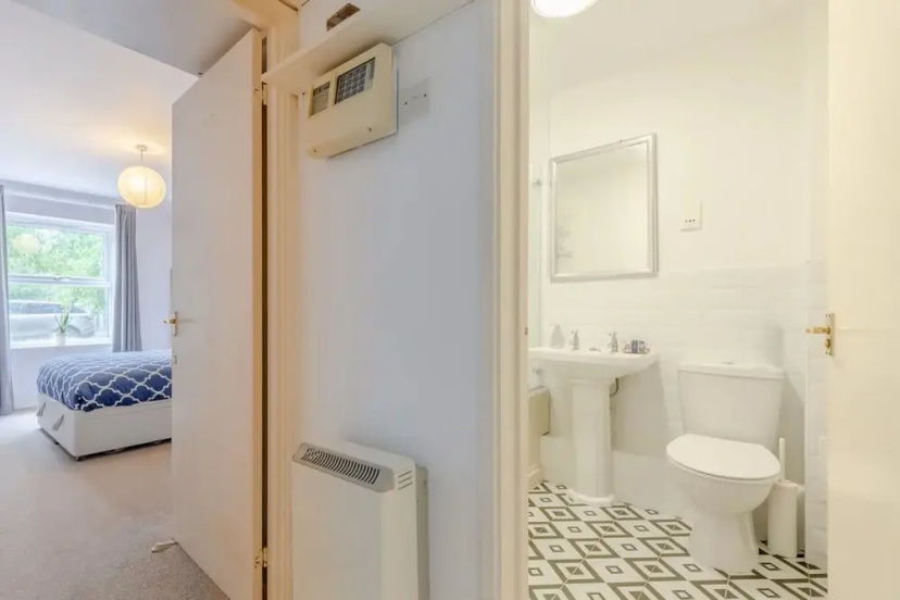 Spacious 1 Bedroom Apartment in Bermondsey — отель с удобным расположением в Лондоне