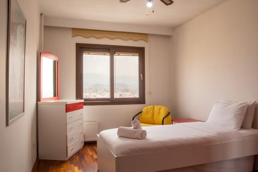 Цены на Vibrant Flat Near Trendy Attractions in Karsiyaka в Измире