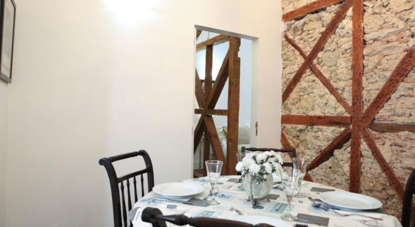 Цены на Charming Apartment Central Lisbon в Лиссабоне