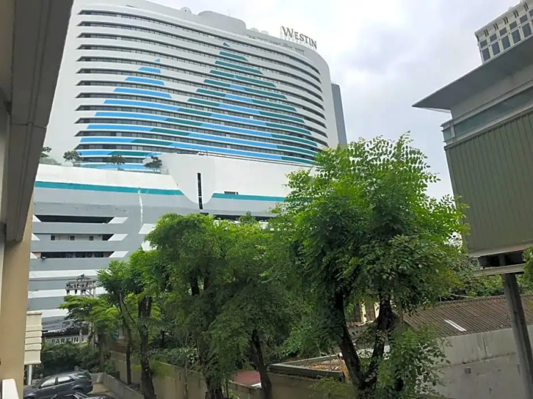 Цены на Twin Peaks Sukhumvit Suites в Бангкоке