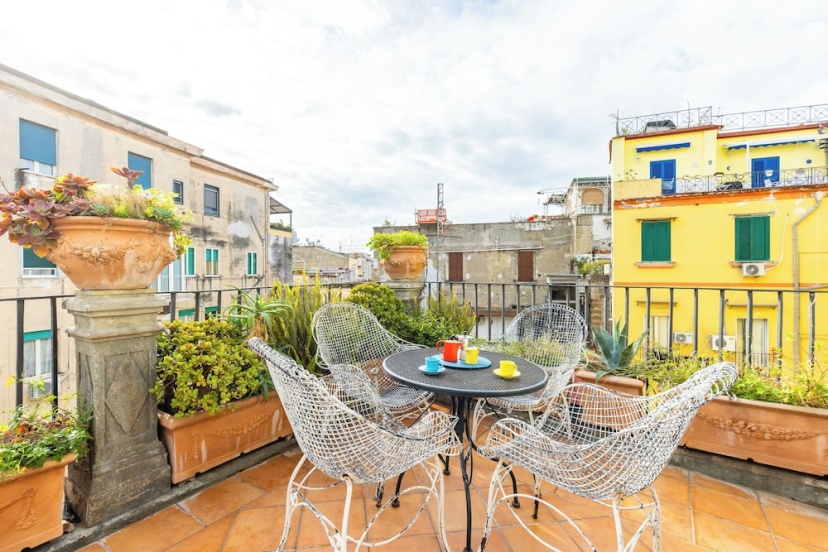 Santa Chiara Charming House With Terrace at Historical Center — отель в Неаполе, Италия