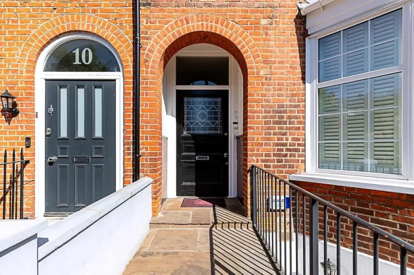 Chic Garden Flat in Leafy Ealing — забронировать отель в Лондоне