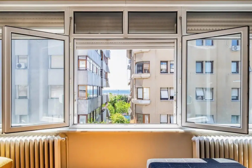 Spacious Flat w Balcony 3 min to Kadikoy Square — отель в Стамбуле, Турция
