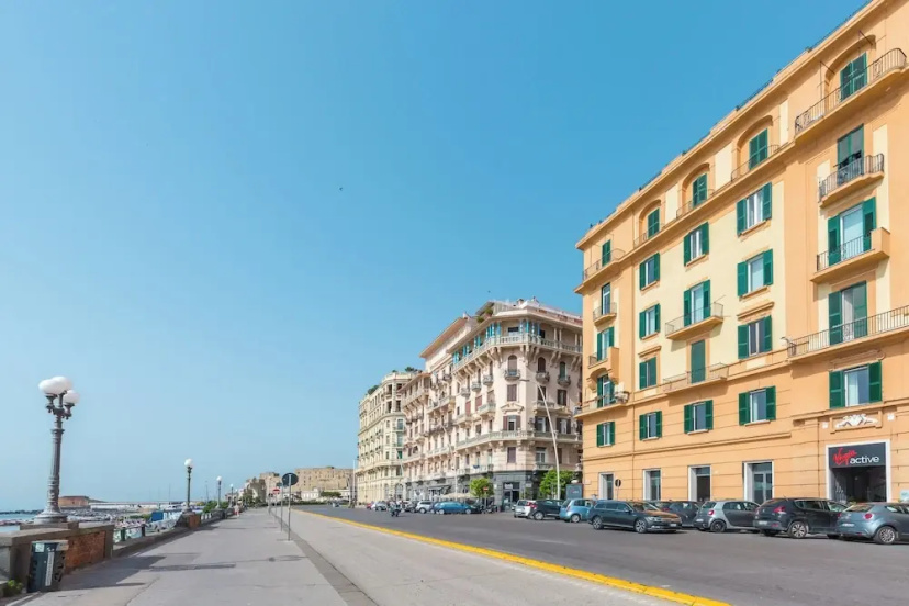 Santa Lucia Seaview — отель с удобным расположением в Неаполе