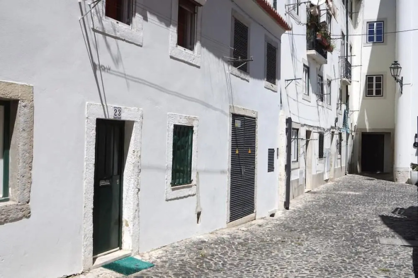 Charming 23 Apartment Alfama — отель с удобным расположением в Лиссабоне